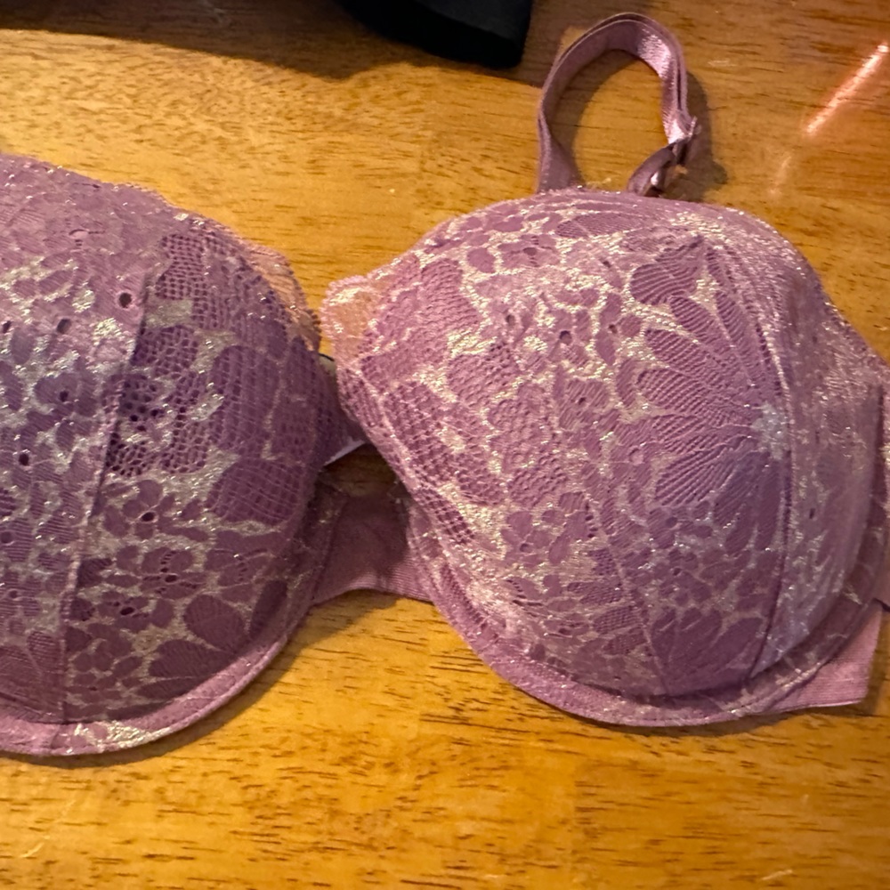 Bra lace with underwire.